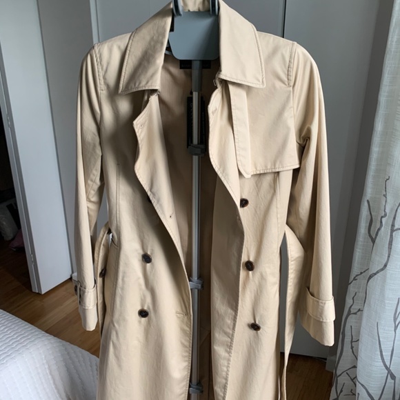 Banana Republic Classy Trench - Picture 2 of 9
